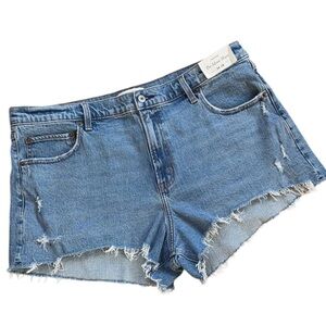 NWT Abercrombie & Fitch The Mom Shorts Denim Size 34 / 18 Retail $60.00
